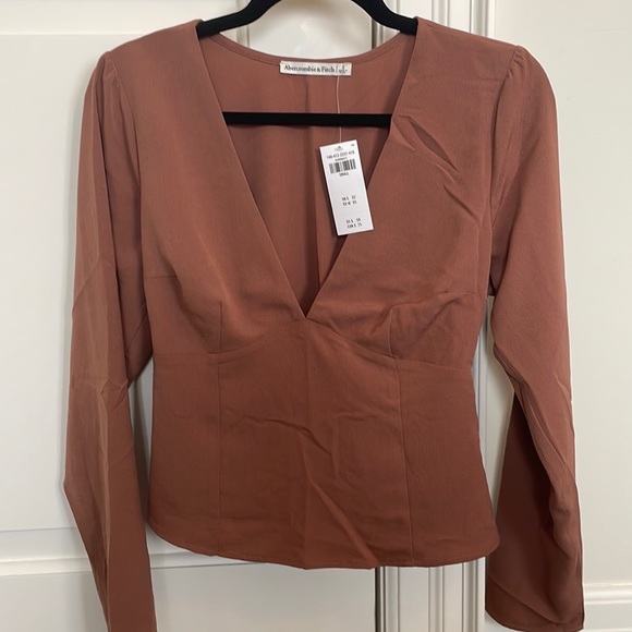 Long-Sleeve Deep-V Top - Picture 6 of 10